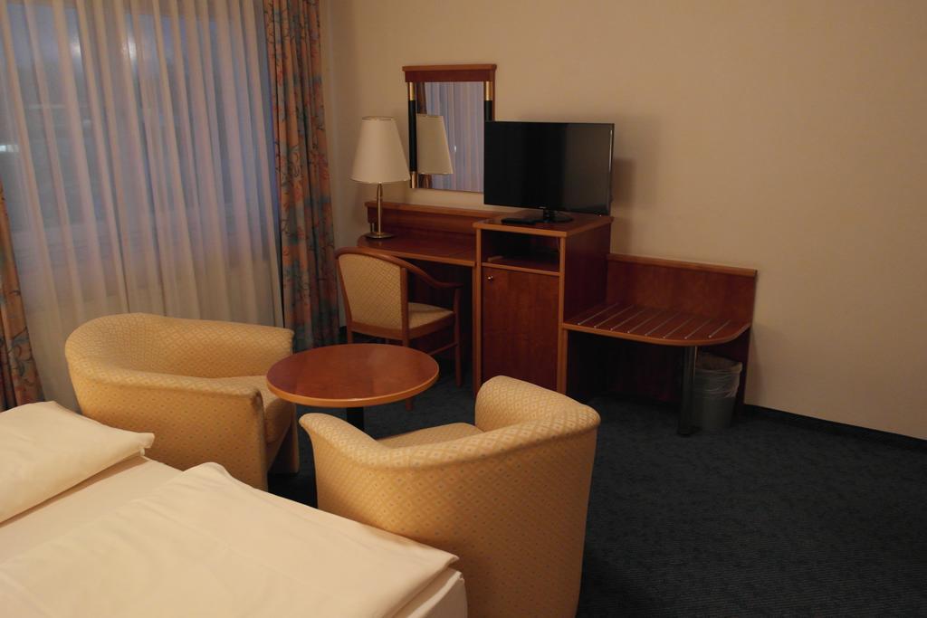 Hotel Jahnhaus Langenfeld  Rum bild