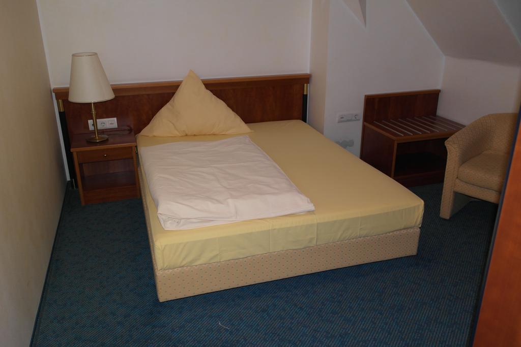 Hotel Jahnhaus Langenfeld  Rum bild