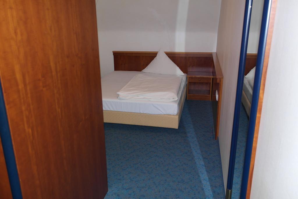 Hotel Jahnhaus Langenfeld  Rum bild
