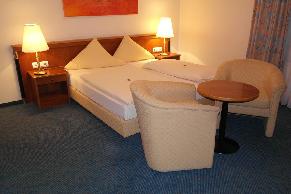Hotel Jahnhaus Langenfeld  Rum bild